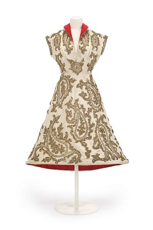 Schiaparelli — Robe du soir Paris, collection « Ligne de face » haute couture hiver 1950-1951 