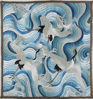 {Fukusa} (brodé sur les deux faces d'un vol de cigognes sur les vagues) - Japon, XVIIIe siècle - Soie brodée